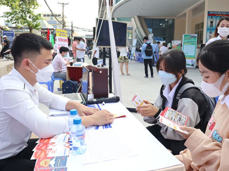 Hỗ trợ sinh viên và học viên về việc lựa chọn chương trình học